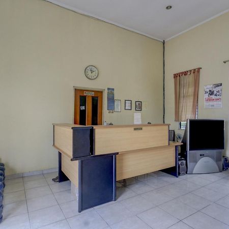Oyo Life 90159 Puri Asoka Guest House Semarang Exterior foto