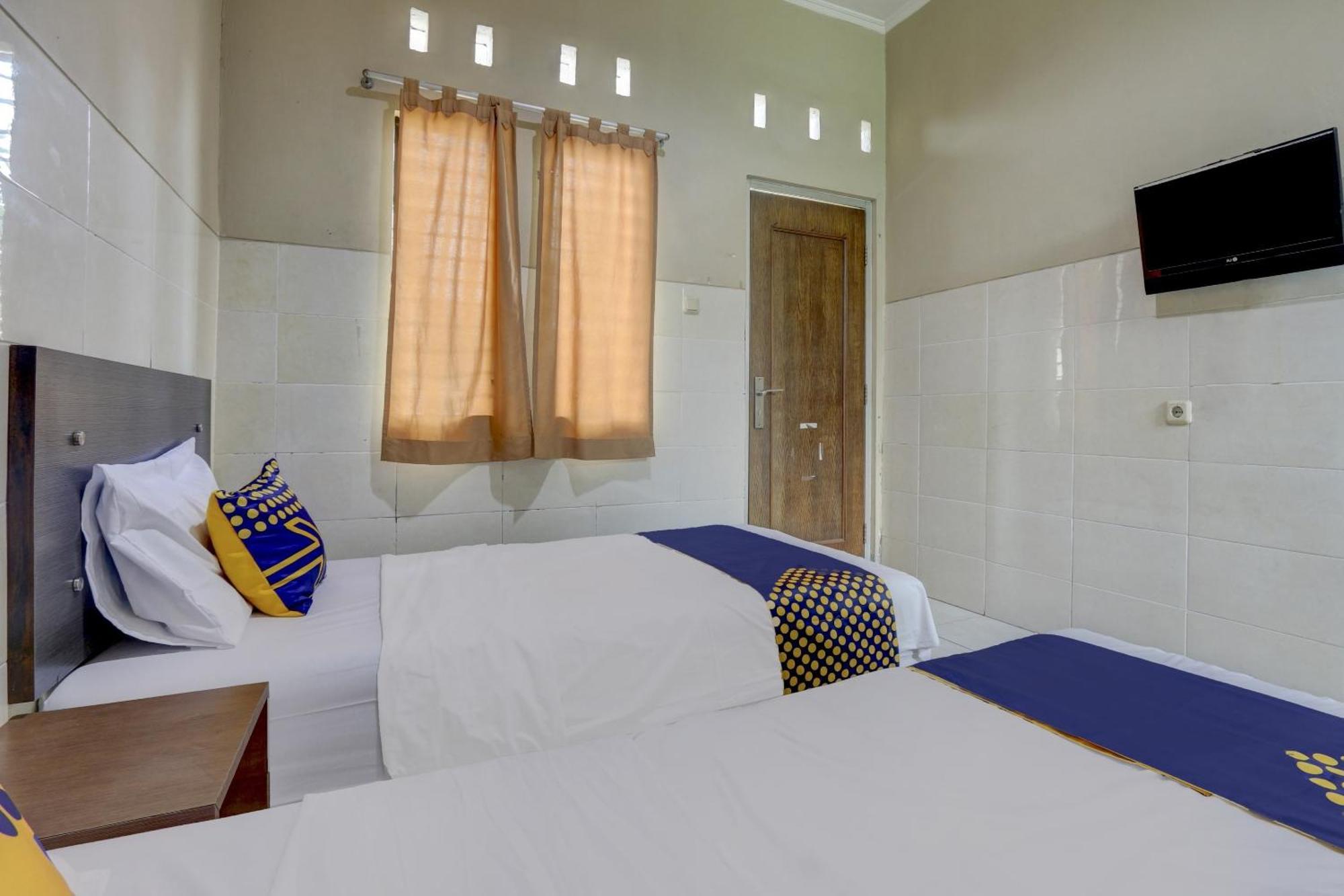 Oyo Life 90159 Puri Asoka Guest House Semarang Exterior foto