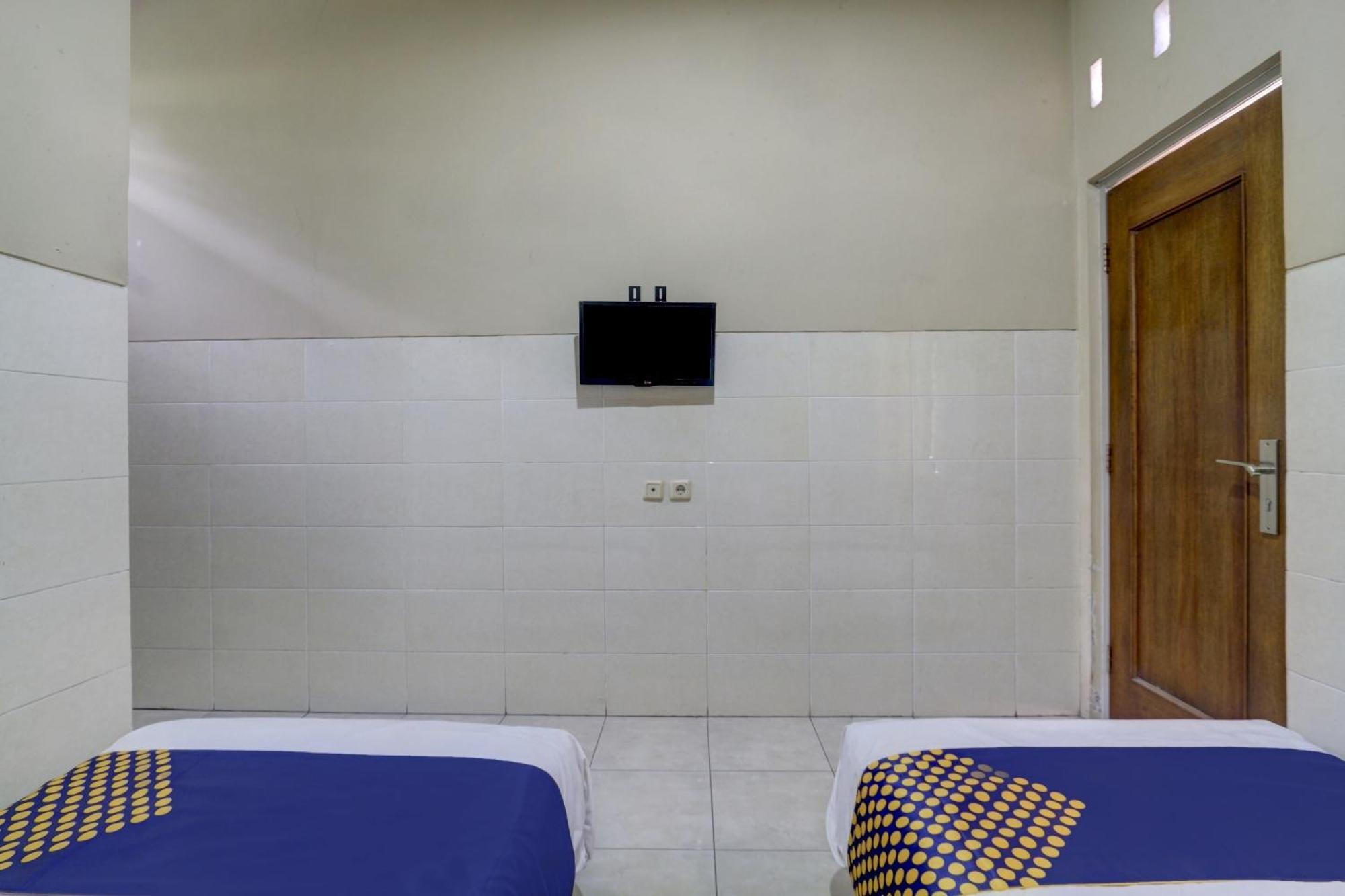 Oyo Life 90159 Puri Asoka Guest House Semarang Exterior foto