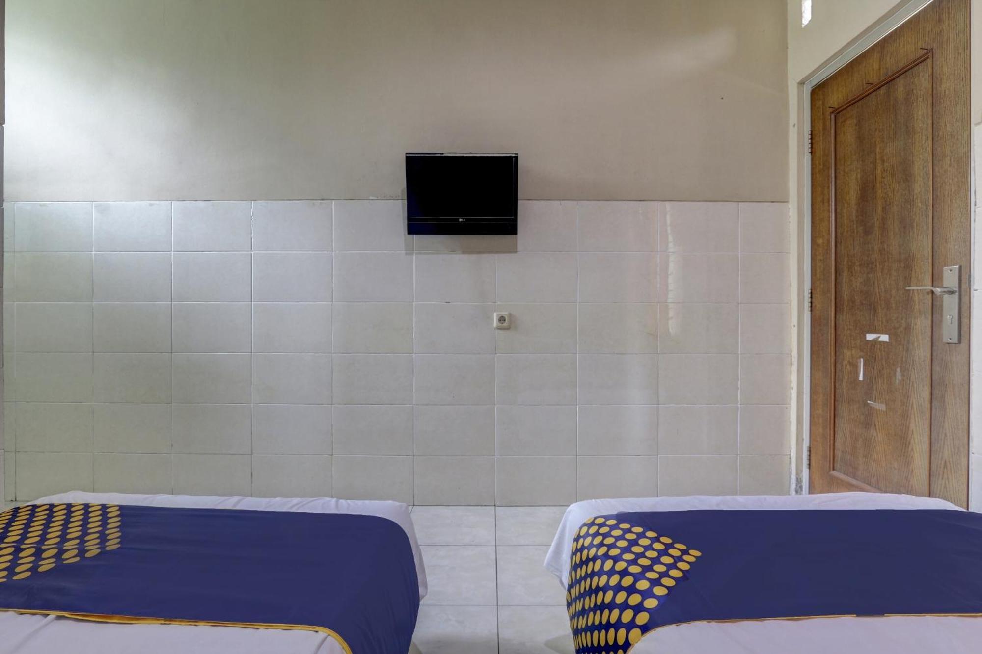 Oyo Life 90159 Puri Asoka Guest House Semarang Exterior foto